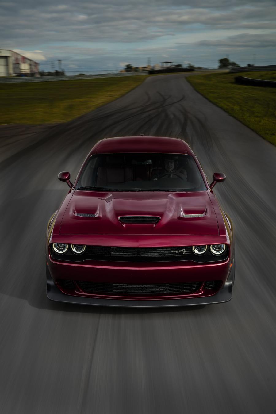  Dodge Challenger SRT Hellcat Widebody 2017 года  (фото 19 из 69)
